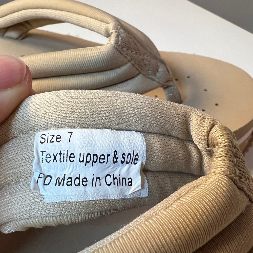 Women’s Volatile Tan Platform Flip Flops Sandals Size 7 - Picture 4 of 7